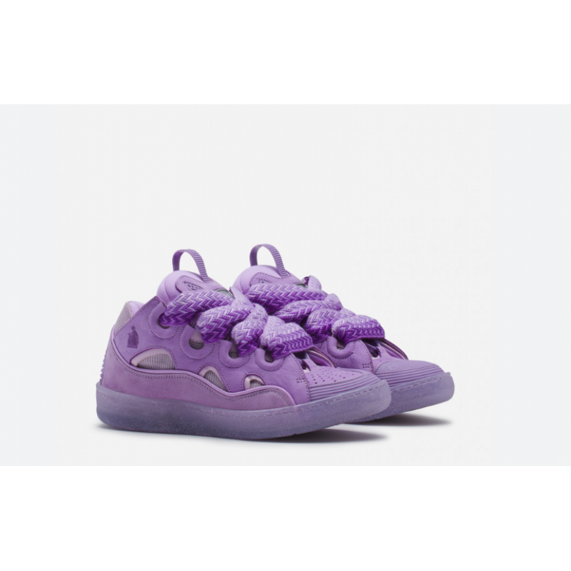 chaussure violette confortable